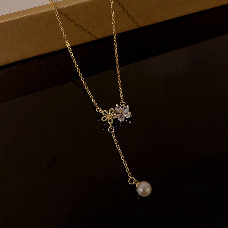 Warna Emas Zirkon Mutiara Bunga Rumbai Titanium Steel Kalung Perempuan Sederhana Manis Fashion Klavikula Rantai Hadiah