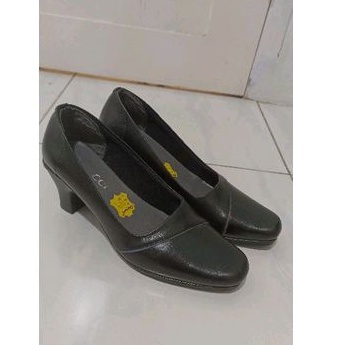 PRELOVED SEPATU KERJA WANITA SIZE 37 HIGH HEELS