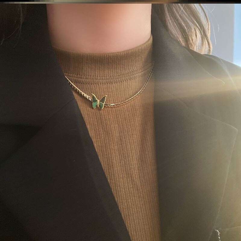 Kalung Rantai Klavikula Desain Kupu-Kupu Hijau Gaya Retro Untuk Wanita