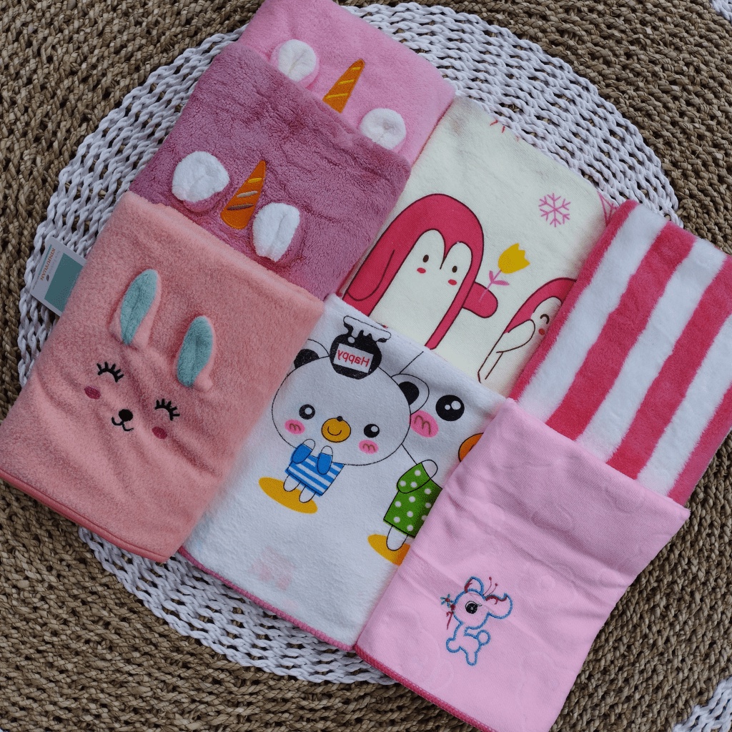Handuk Bayi Perempuan Serian Warna Pink Motif Kuping Karakter Salur dan Border