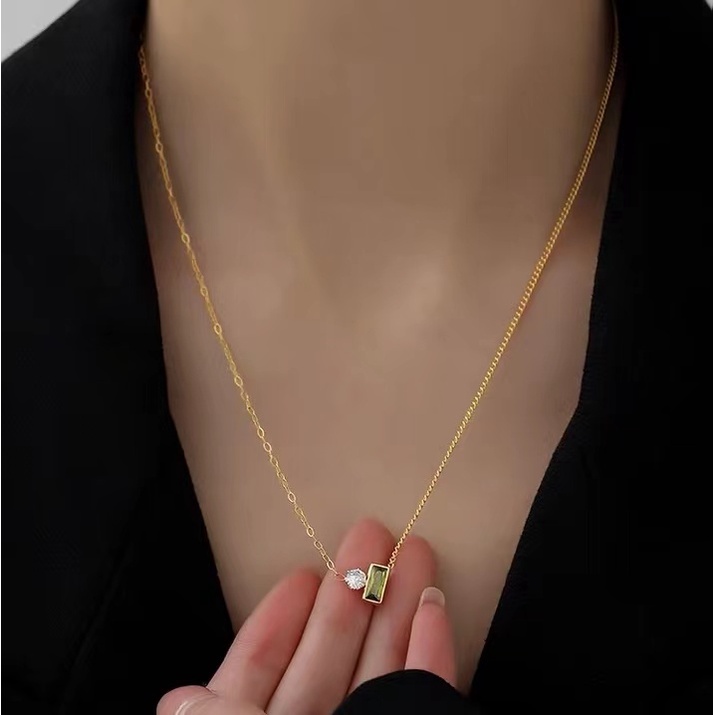 Kalung Rantai Pendek Bahan Titanium Steel Lapis Emas 18K Anti Alergi Untuk Wanita