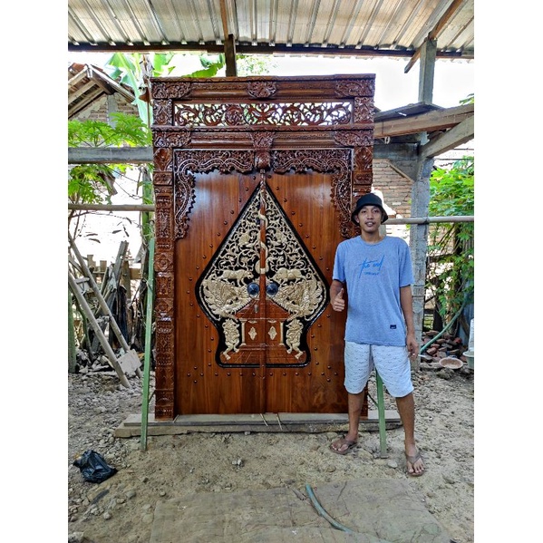gebyok pintu wayang finishing emas berkualitas dan terlaris