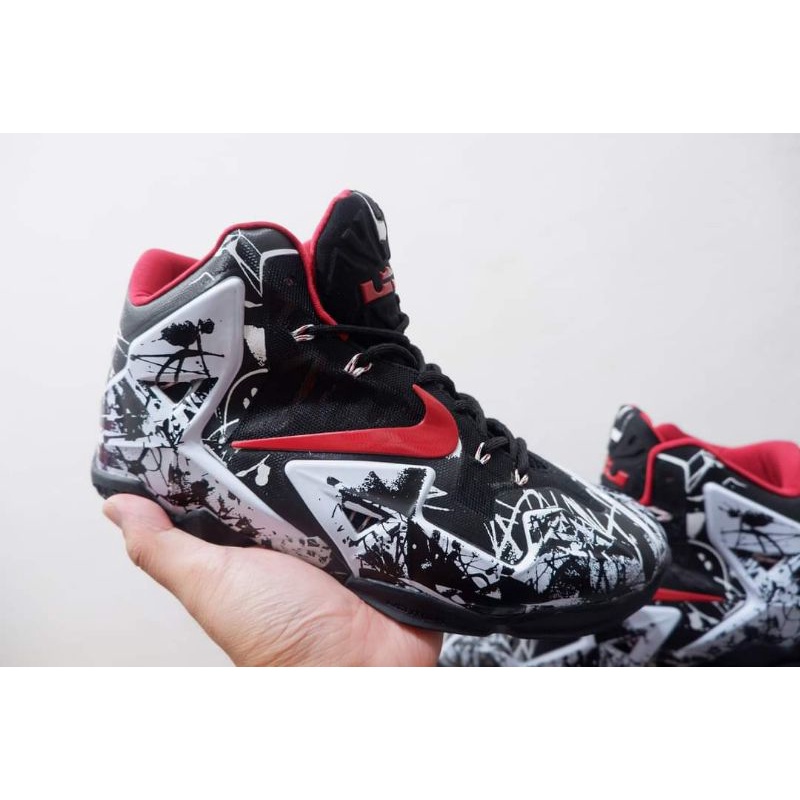 Sepatu basket lebron 11 high grafity