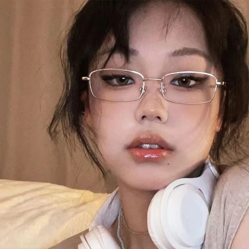 Papaozhu Ins Trendy Emas Sempit Persegi Panjang Frame Kacamata Untuk Wanita Pria Gaya Aesthetic Metal Kacamata Outdoor OOTD Eyewear