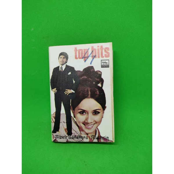 Kaset Pita TITIEK SANDHORA & MUCHSIN