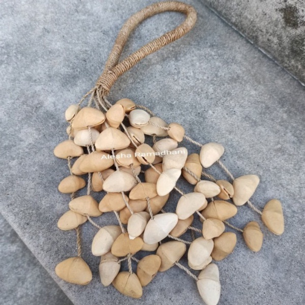 

Dijual Marakas Biji Kenari Rencek Alat Musik Unik Suara Air Mengalir Murah