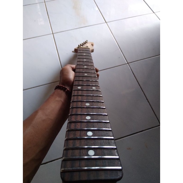 Neck gitar listrik stratocaster