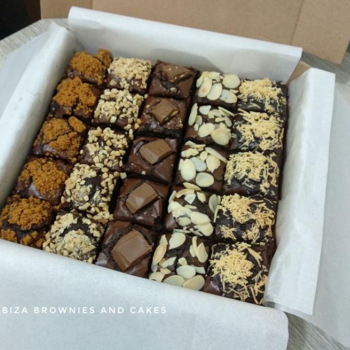 

▼ Brownies Panggang size 20x20 cm / Fudgy brownies sekat 25 slices ◊