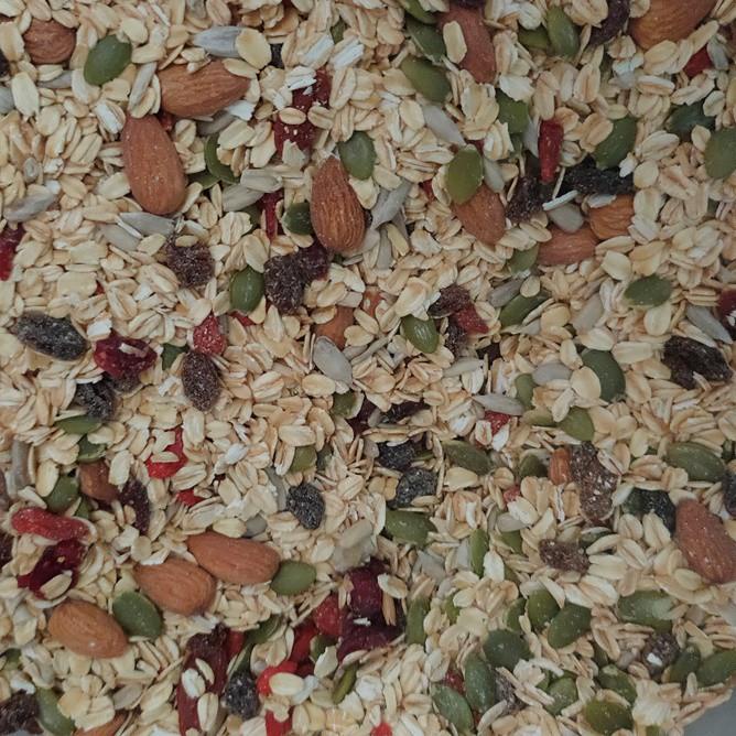 

☎ 1000gr Muesli Gembira : rolled oat, sunflower, pumpkin, almond, dark raisin, cranberry & gojiberry Varian Mentah/ Roasted ➷