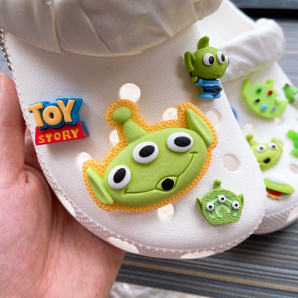 @shinydiy 10pcs Toy Story Alien Crocs Jibbitz Shoes Charm Sandal Aksesoris Sepatu Hias【asesoris wanita｜crocs jibbitz】