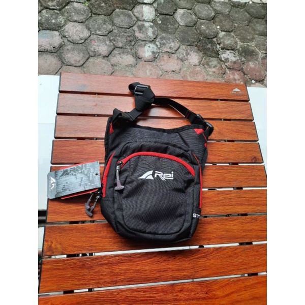 Tas Slempang Paha Stealth Rei