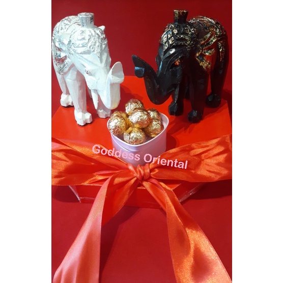 

Valentine's Day / Wedding Gift/ Birthday Gift 2 pcs Sepasang Gajah Putih & Hitam (Black & White Elephant Couple) Gift Hampers Set hadiah