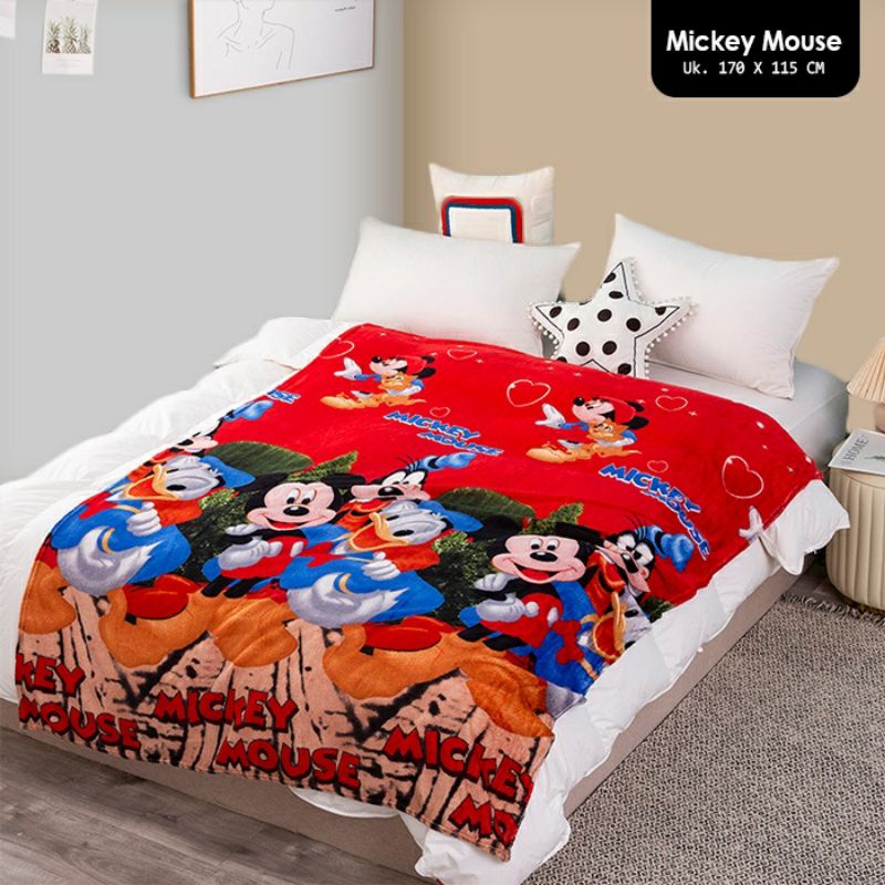 selimut motif mickey mouse / selimut goofy and mickey / donald and mickey