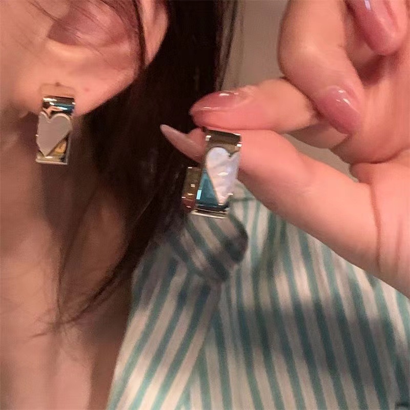 Anting Geometris Hati Bahan Akrilik Fashion Alloy Untuk Wanita