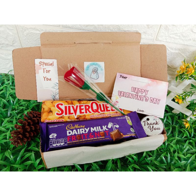 

VALENTINE/HAMPERSMURAH/KADOULANGTAHUN/GIFTBOX/COKLAT/SILVERQUEEN/DAIRYMILK