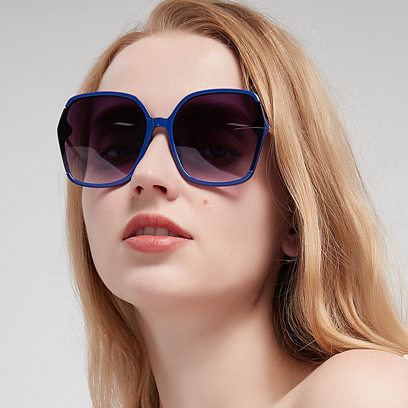 (YUZHU) Western Fashion Oversized Frame Square Metal Temple Sunglasses Wanita Gaya Retro Sederhana Pantai Kacamata Perlindungan UV