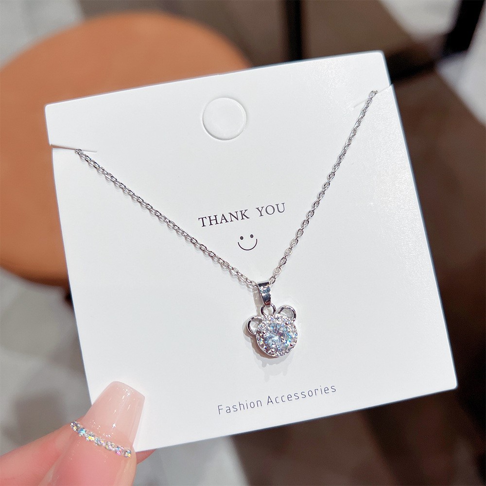 Kalung Baja Titanium Wanita Bergaya Liontin Temperamen Rantai Klavikula Tidak Luntur Aksesoris Hadiah