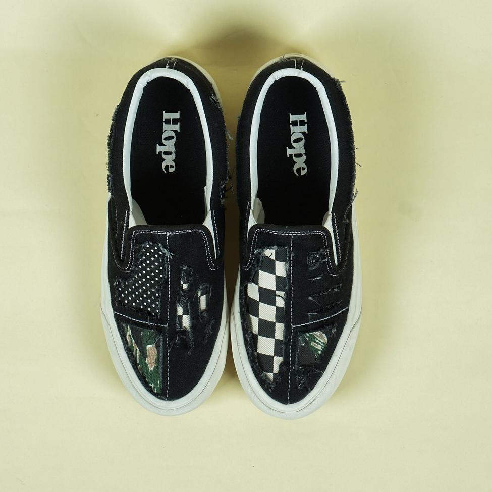 PALING LARIS HOPE BLACK BORED SEPATU SLIP ON