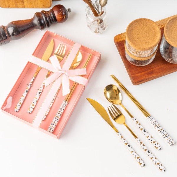 

Promo ARAMI Aesthetic Stainless Cutlery w/ Gift Set Paket Sendok Garpu Makan Berkualitas