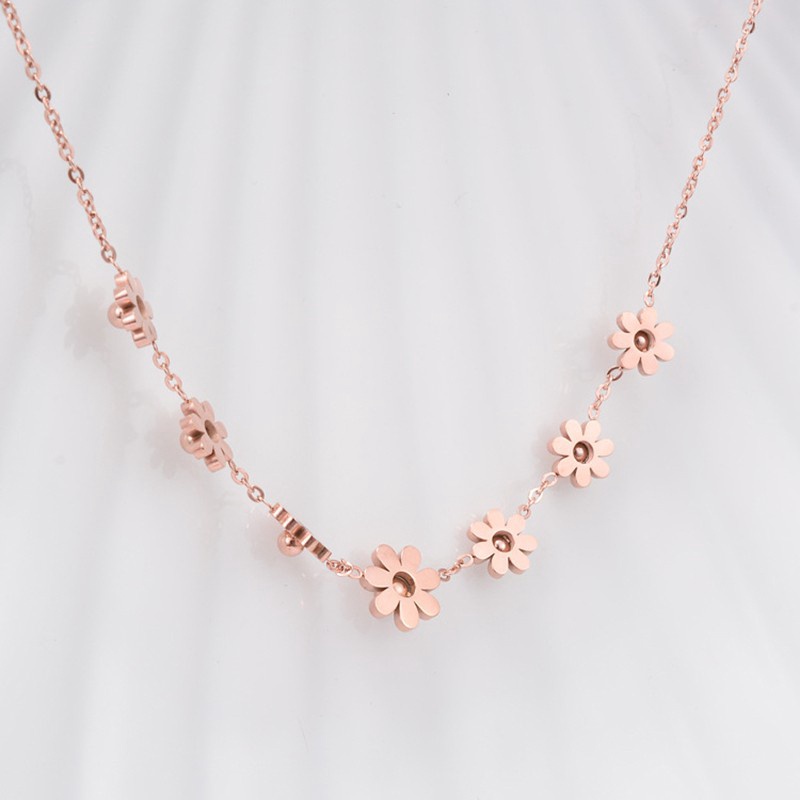 Kalung Rantai Pendek Dengan Liontin Bunga Daisy Kecil Untuk Wanita | Kalung Rose Gold 18k | Kalung Bahan Stainless Steel | Kalung Bahan Titanium Steel | Hadiah Ulang Tahun Tahan Air Tidak Pudar