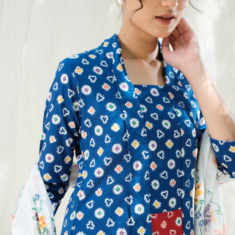 Kebaya Batik Jumputan Lengan 7/8 Meradelima Katun Biru