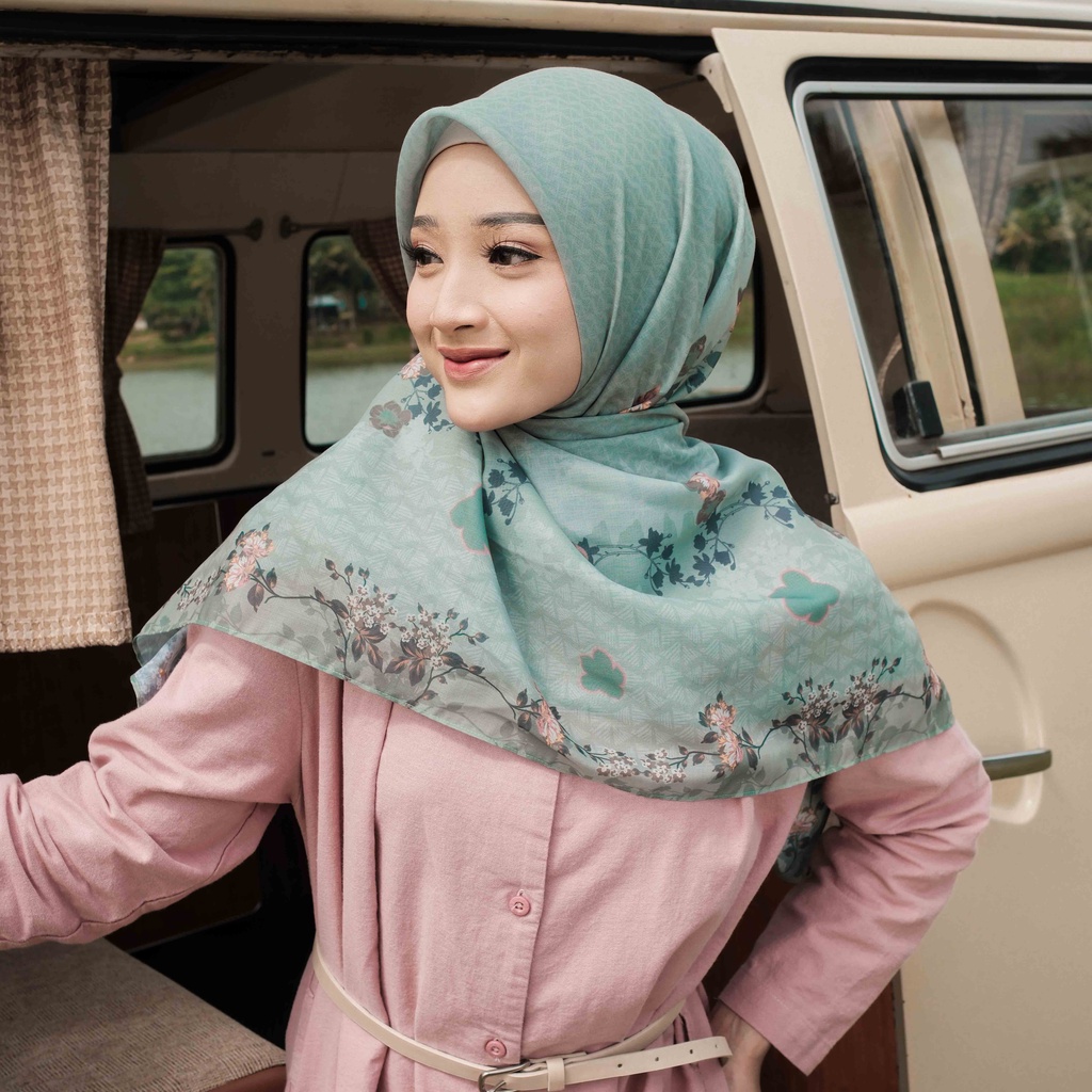 ALIF HIJAB SEGI EMPAT MOTIF PARIS PREMIUM KOREA - SUNFLOWER IN PASTEL GREEN ( SPR-D1-001 )