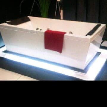 Terlaris Bathtub Standing Hugo Jacuzzi