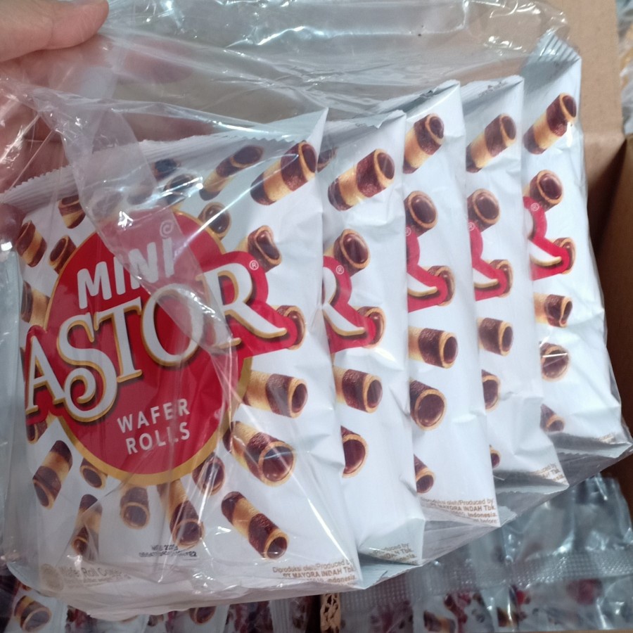 Wafer rolls mini Astor 10x20gr cemilan enak dan murah