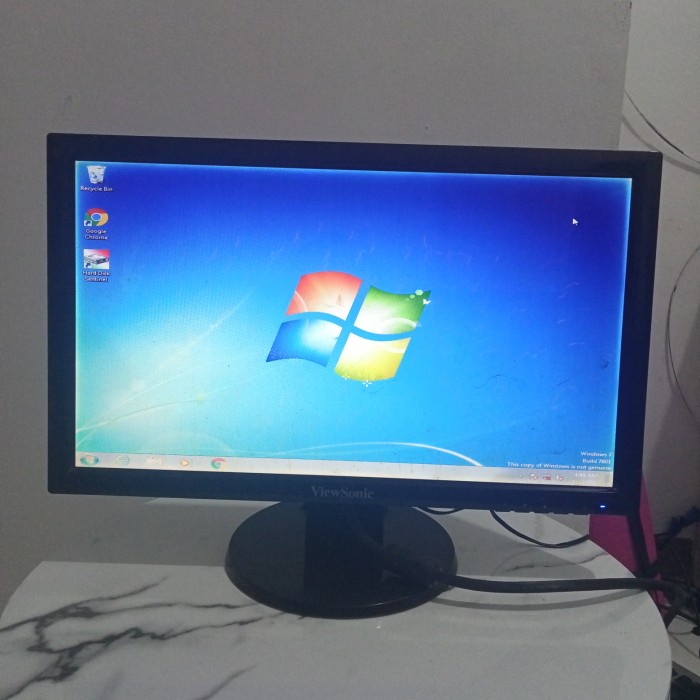 monitor lcd led 16 inch wide minus