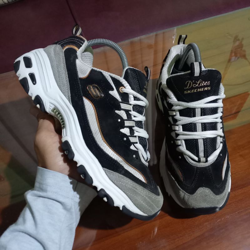 SKECHERS D'LITES SEPATU SNEAKERS PRIA WANITA SECOND BEKAS BRANDED