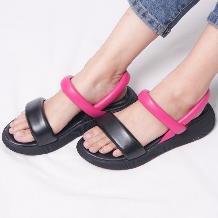 SARASARA YUK - LARA Sepatu Sandal Wanita Wedges Tinggi 4cm Model Tali Strap belakang Hak Sole 4 cm Spatu Sendal Gunung Cewek  Size 36 37 38 39 40 Sara sara Warna Black White Hitam Putih Cewe Kekinian Premium Terbaru Shoes Ori Original Mall Official Store