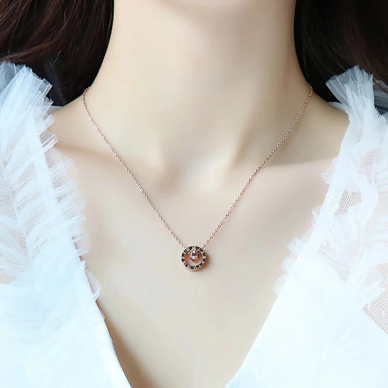 Kalung Rantai Klavikula Berlian Imitasi Bahan Zirkon | Kalung Rantai Pendek Dengan Liontin Cincin Ganda Motif Angka / Huruf Untuk Wanita |  Aksesoris Bahan Titanium Steel 18k Warna Rose Gold | Perhiasan Bahan Stainless Steel Untuk Hadiah