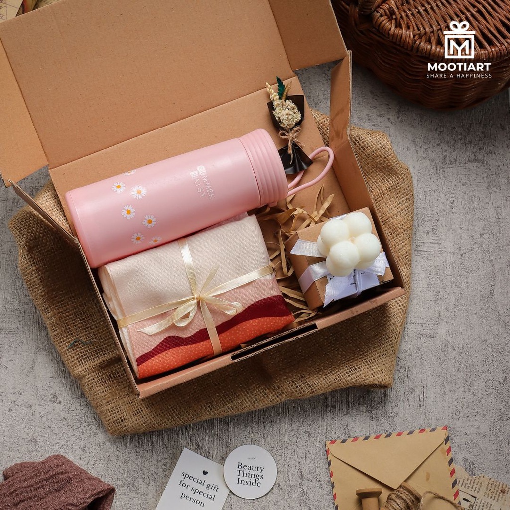 

[MOOTIART.ID] HAMPERS HANG OUT - Hampers giftbox tetbag giftset tumblr minum lilin aromaterapi kado wisuda cewek aesthetic murah kado nikahan wedding hampers kado ulang tahun