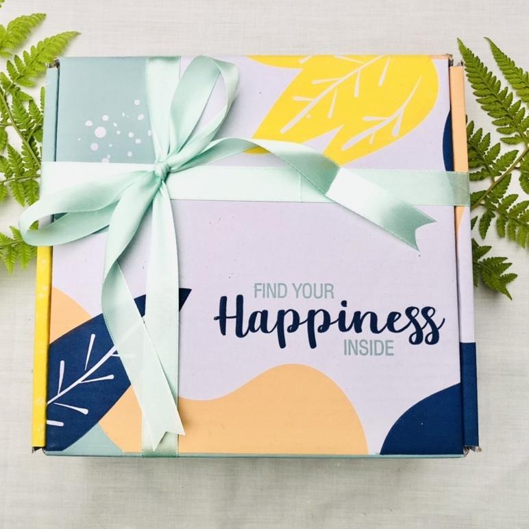 

U90 BOX HAPPINESS 22X22X7/ KOTAK KADO/ GIFT BOX/ KOTAK HAMPERS NEW PRODUCT メ