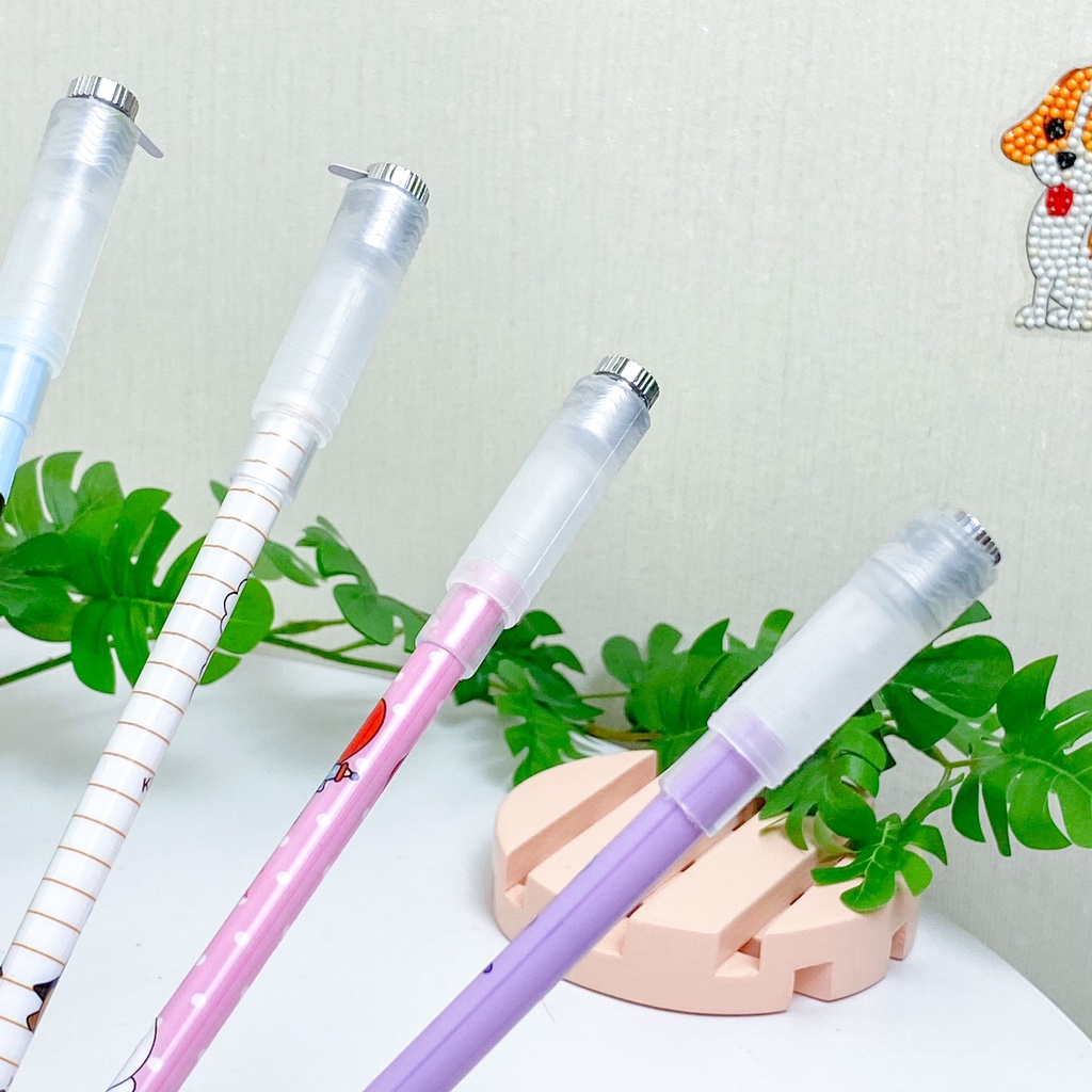 

PEN PUTAR MAGNET LED BT21 / PULPEN GEL TINTA HITAM MOTIF KARAKTER BT21 KPOP ARMY ALAT TULIS UNIK