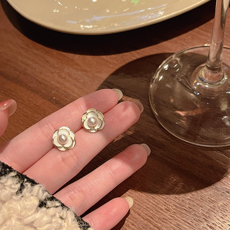 Roselife Elegan Mutiara Camellia Stud Earrings Untuk Wanita Gadis Korea Fashion Bunga Putih Anting Pesta Pertunangan Telinga Perhiasan