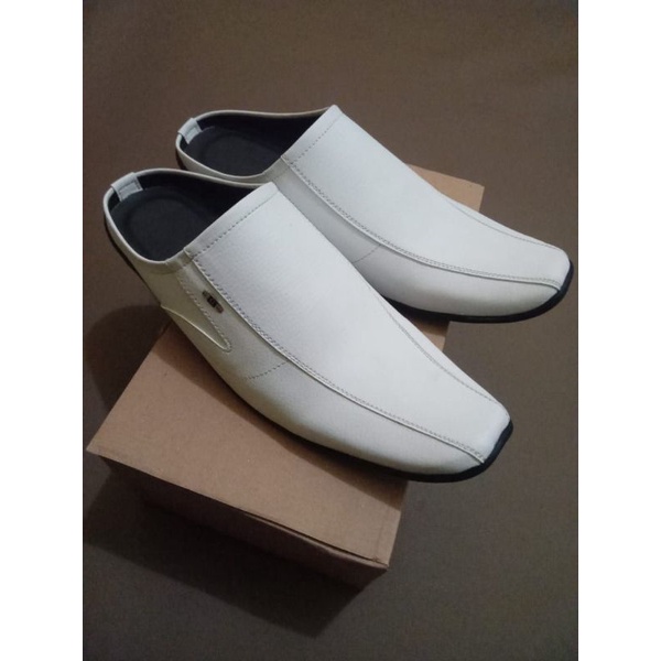 sendal sepatu bustong pria merek cap embos Bally