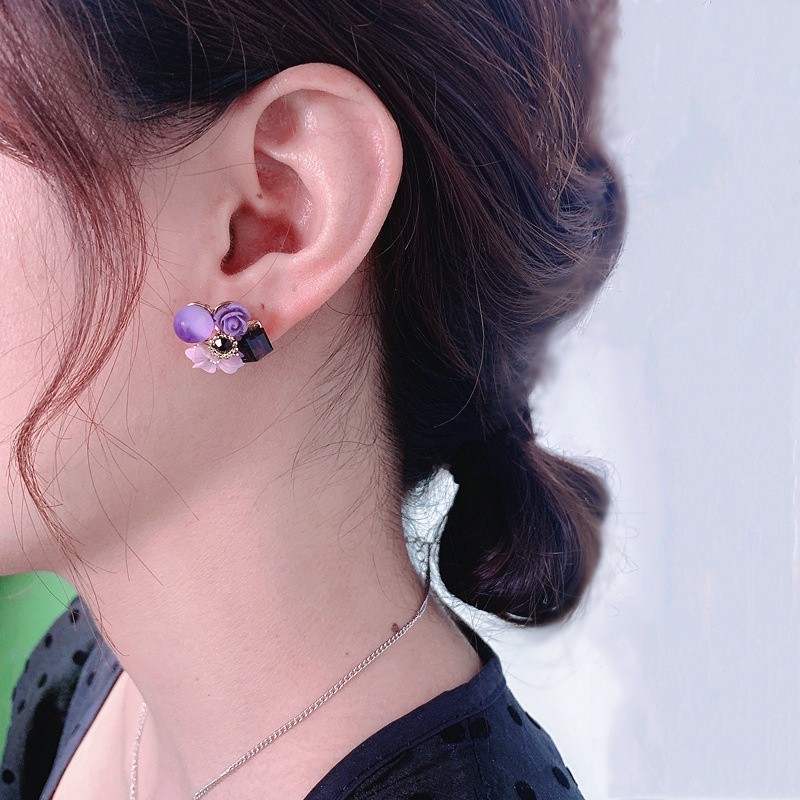 Bunga Kristal Opal Bertabur Berlian Korea Manis Desain Retro Anting Berkelas