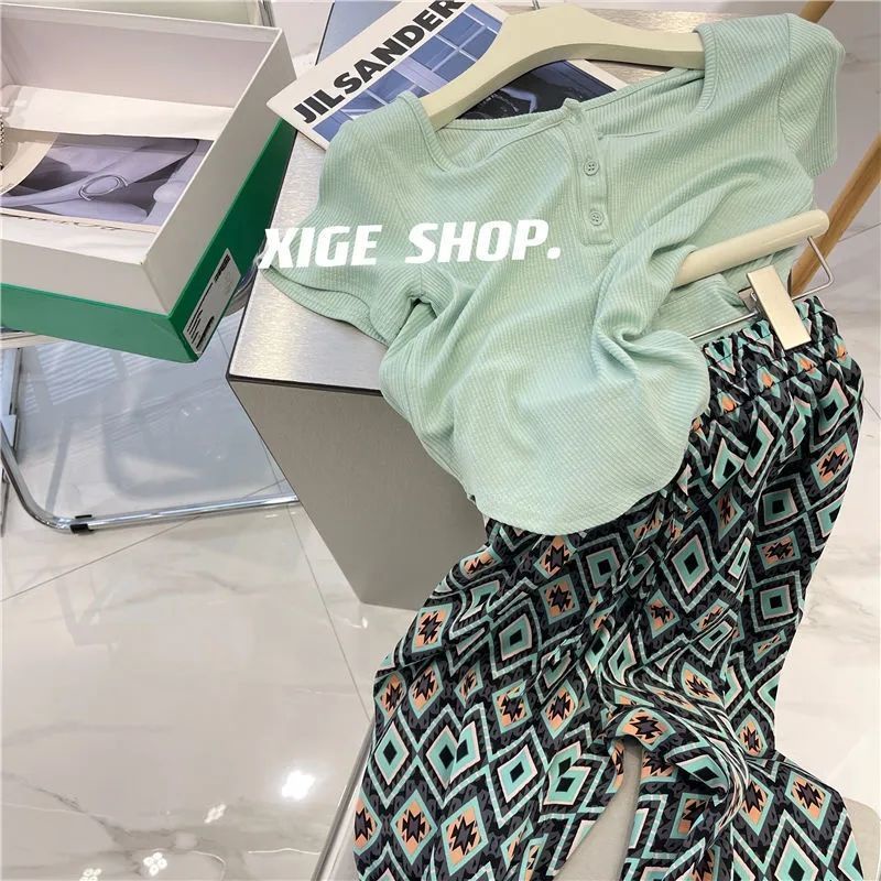 Red Spice girl hem melengkung tiga kancing lengan pendek T-shirt wanita musim panas bagian tipis elastis budidaya diri benang murni keinginan pendek top