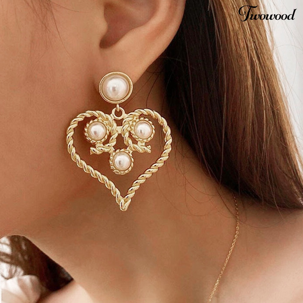 Twowood 1pasang Gaya Istana Berlebihan Twist Frame Wanita Anting Berongga Hati Mutiara Imitasi Menjuntai Earrings Perhiasan Aksesori