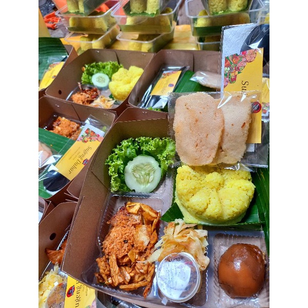 

NASIBOX SOLO NASI KUNING SOLO TUMPENG SOLO