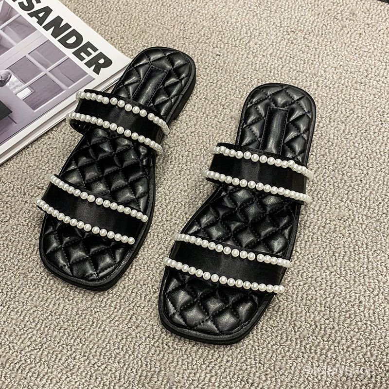 #Sisjuly# Angin harum kecil sepatah kata dengan sandal datar wanita mutiara hitam baru kepala perseg