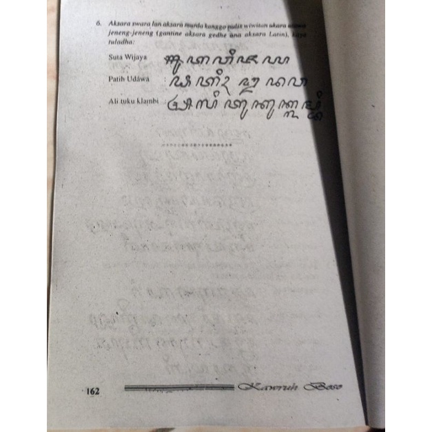 Buku Pepak Basa Jawa lengkap 162 halaman.