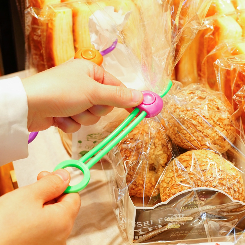1pc Warna Acak Multifungsi Press Pengencang Dasi Desain Gantung Penyimpanan Aksesoris Makanan Segar Alat Penahan Pengatur Kabel Kemasan Roti Sealing Strap