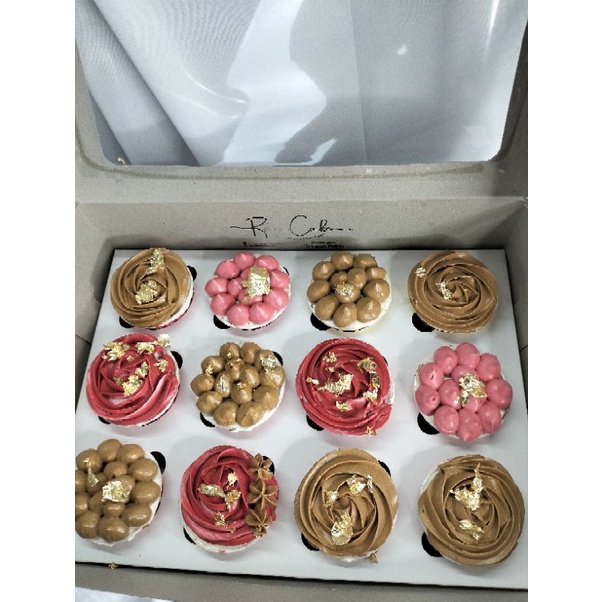 

red gold cup cake isi 12