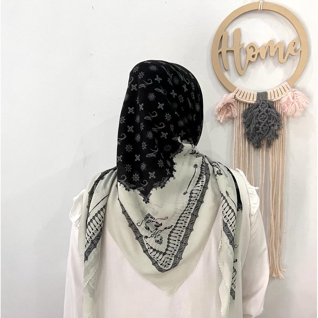 HIJAB SEGIEMPAT VOAL MOTIF MONOCROME KEYS HIJAB KH001