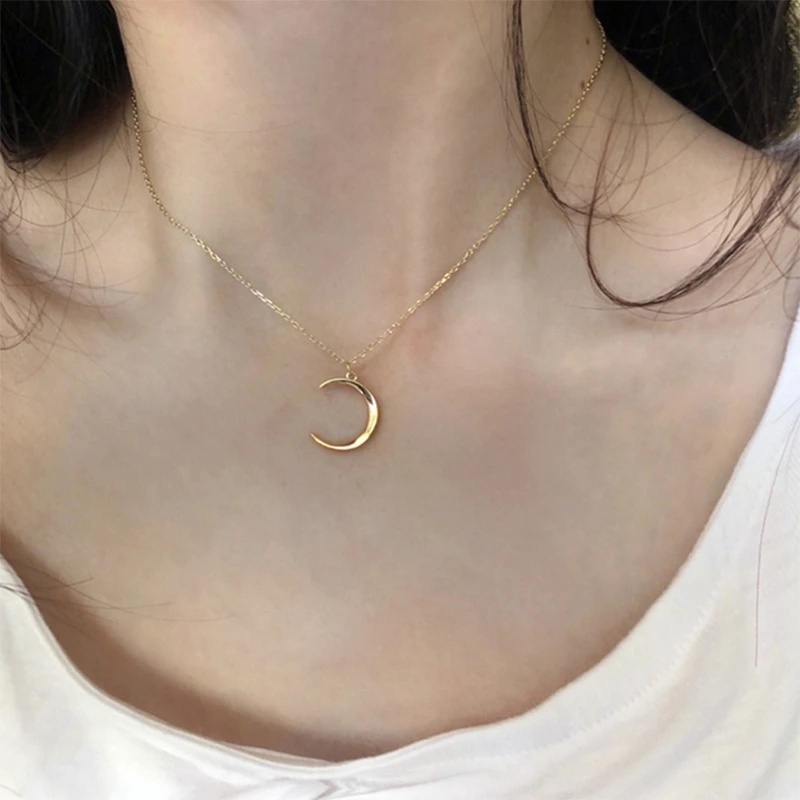 Korean Fashion Metal Moon Pendant Necklace / Simple Design Crescent Clavicle Chain / Gold Silver Color Women Gifts Jewelry