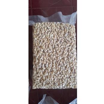 

xzo-15 Kacang mede utuh super 1kg mentah .,..,.,,,,.,