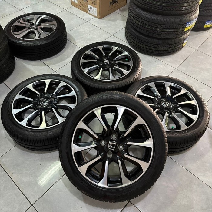 VELG MOBIL BEKAS COPOTAN JAZZ RS RING 16 LEBAR 6 PCD 4x100 + BAN MICHELIN