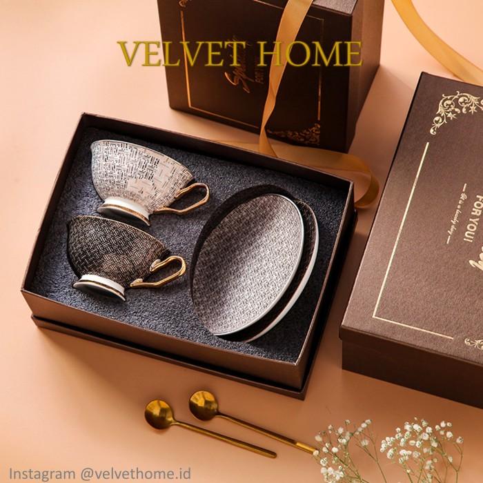 

Hampers Cangkir Teh Tea Cup Kado Natal Lebaran Idul Fitri Gold Emas 088